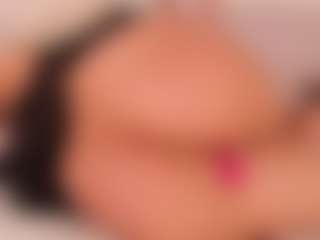 Live cam show with KiimLee - Gamer Athletic on CamwithHer