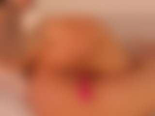 Live cam show with KiimLee - Wet on Camsoda