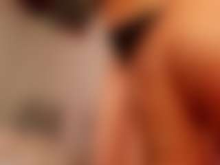 Live cam show with KiimLee - Natural on Latina Girls