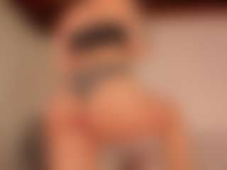 Live cam show with KiimLee - Cum Curvy on Camversity