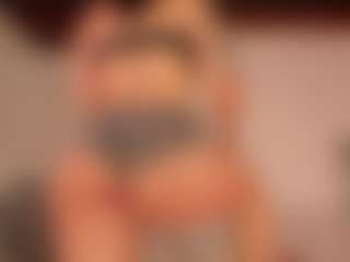 Live cam show with KiimLee - Black HD on Camsoda