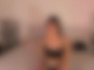 Live cam show with KiimLee - Natural on Camsoda
