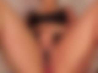 Live cam show with KiimLee - Striptease on slutload