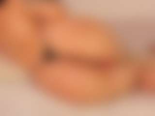 Live cam show with KiimLee - Shaved Pussy on Camsoda