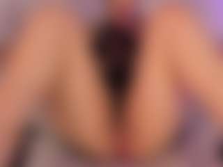 Live cam show with KiimLee - Black BBW on Camsoda