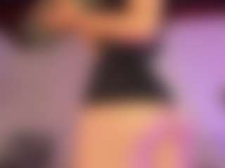 Live cam show with KiimLee - Public Curvy on Dolls Live