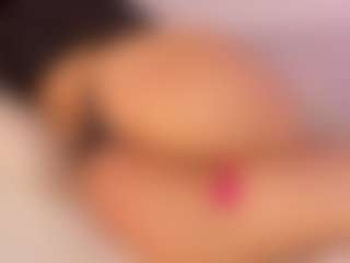 Live cam show with KiimLee - Shaved Pussy on Mixed Magazine Live