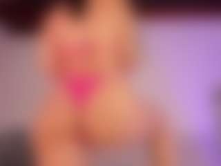 Live cam show with KiimLee - Striptease on xxxlivecams.org