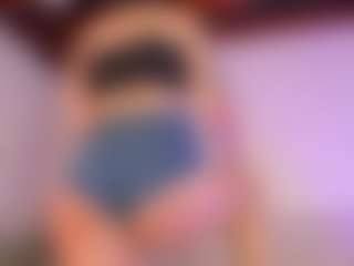 Live cam show with KiimLee - Lush Curvy on Camsoda