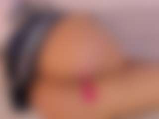 Live cam show with KiimLee - Public on livesuperchat.net