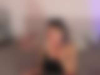 Live cam show with KiimLee - Erotic Dance on friskycurves.com