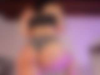 Live cam show with KiimLee - Black Shaved Pussy on friskycurves.com