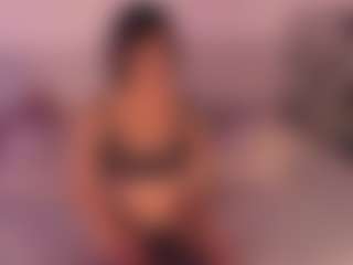 Live-camshow met KiimLee - Black Big Ass op Camsoda