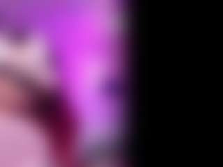 Live cam show with PetiteSofia - Middle Aged on AdultVida.com