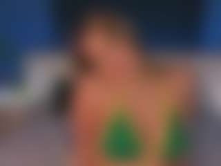 Live cam show with Mavis-Willis - Naughty on live18s.com