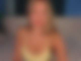 Live cam show with Mavis-Willis - Average on Fling VIP Chat