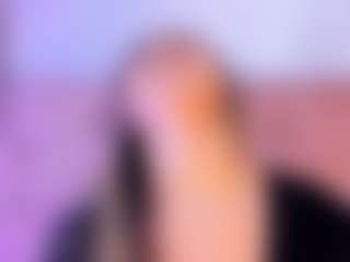 liaa-18's Live Sex Cam Show
