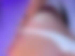 liaa-18's Live Sex Cam Show