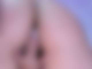 liaa-18's Live Sex Cam Show