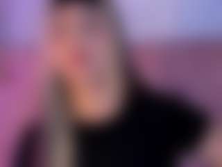 liaa-18's Live Sex Cam Show