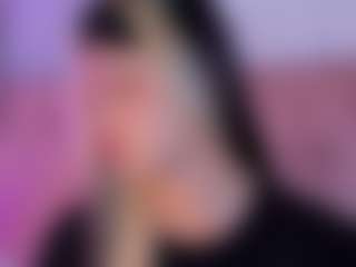 liaa-18's Live Sex Cam Show
