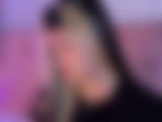 Live cam show with liaa-18 - Bikini on StripNow