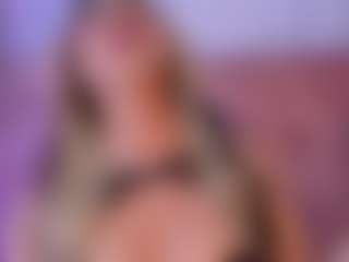 liaa-18's Live Sex Cam Show