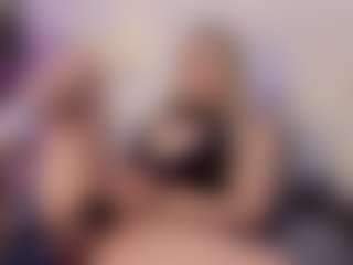 Live cam show with Sky - Double Penetration on Camsoda