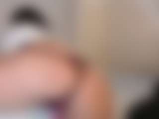 Live cam show with Megan-B - Striptease on StripNow