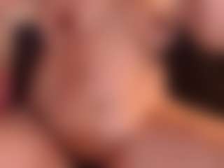 Live cam show with Megan-B - Striptease MILF on AdultVida.com