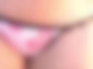 Spettacolo in cam dal vivo con Megan-B - MILF Teen (18+) su Camsoda