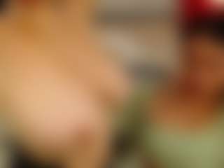 Live cam show with Mia-coluccii - Strip on xplaylive.com