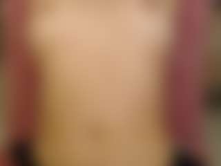 Live cam show with Mia-coluccii - Tease on Camiplay Live