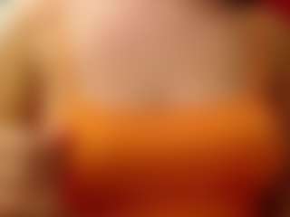 Live cam show with Mia-coluccii - Blowjob on Milfs Live