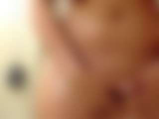 Live cam show with Mia-coluccii - Lesbian on StripNow