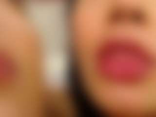 Live cam show with Mia-coluccii - Thick on Mixed Magazine Live