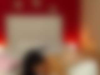 Live cam show with Mia-coluccii - Curvy Toys on 1on1-livenow
