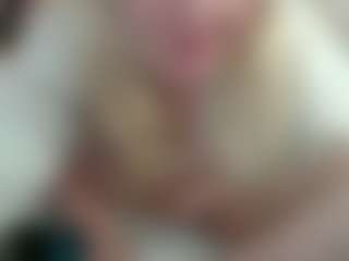 Live cam show with Kassie G - Spank on StripNow