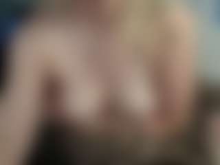 Live cam show with Kassie G - Average on Camsoda