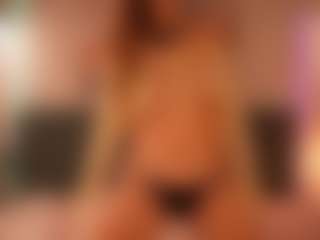 Live cam show with LouiseMiler - Solo on AdultVida.com