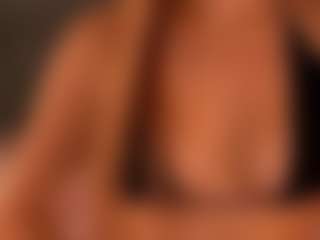 Live cam show with LouiseMiler - Living Room on Soda Cam
