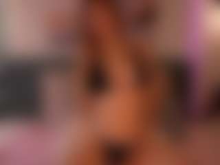 Live cam show with LouiseMiler - Gagging on Camsoda