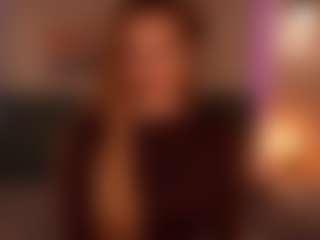 Live cam show with LouiseMiler - Gagging on livesuperchat.net