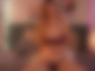 Live cam show with LouiseMiler - Slave on live18s.com
