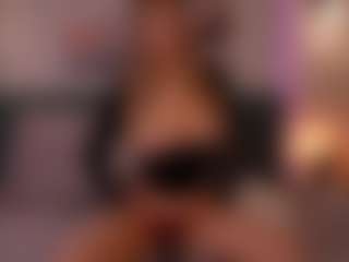 Live-Cam-Show mit LouiseMiler - Gagging auf Camsoda