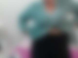 KayleSmoll MILF webcam performer live streaming