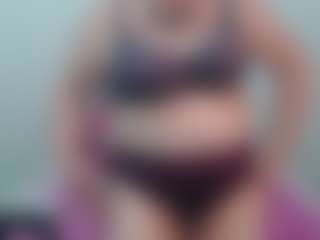 Live cam show with KayleSmoll - Senior on Camming Site
