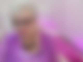 Live cam show with KayleSmoll - Granny Latina on AdultVida.com
