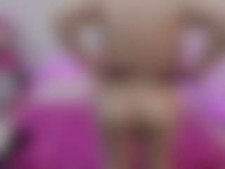 KayleSmoll MILF webcam performer live streaming