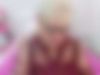 Live cam show with KayleSmoll - Granny on Gym Cam Girls
